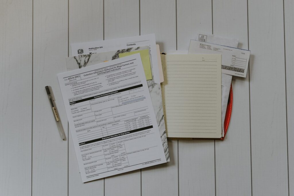 Pile de papiers et de factures