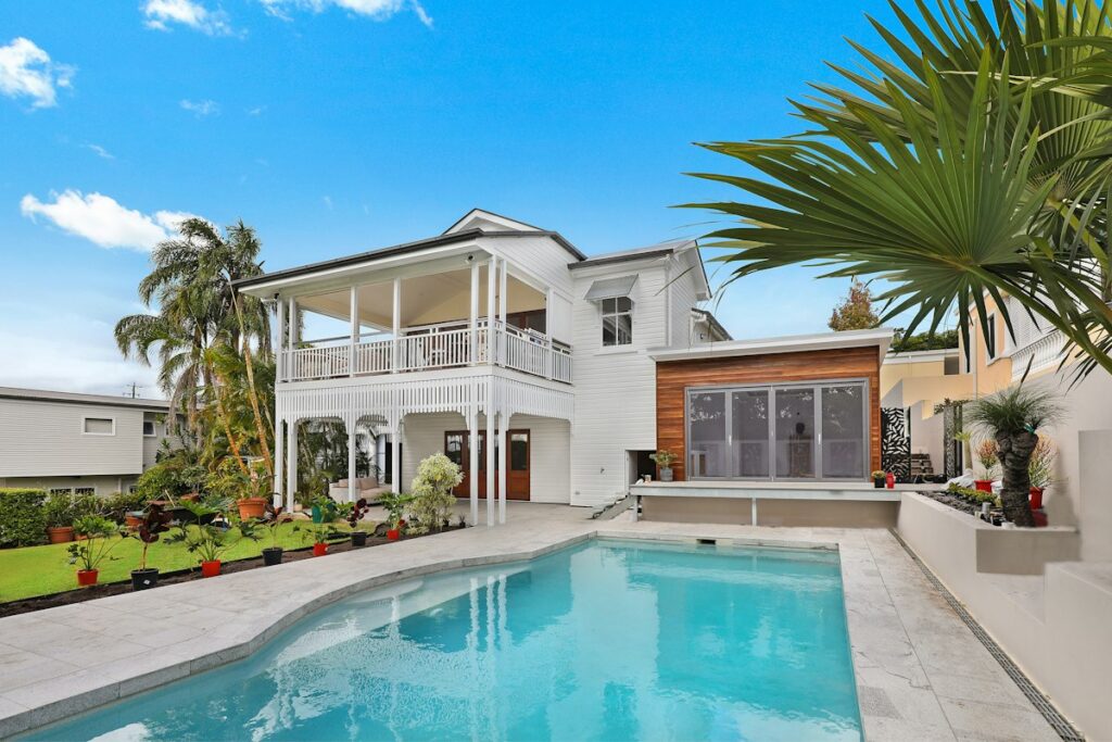 Maison avec jardin et piscine
